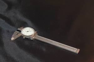lot 31 image: SHOCK - PROOF .001 STAINLESS HARDENED&nbsp 4 DIAL INDICATOR&nbsp