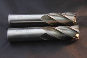lot 54 image: TOTAL OF 2 HSS&nbsp 4-FLUTE&nbsp 34 CARBIDE END MILL&nbsp