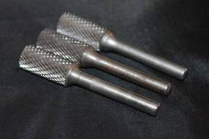 lot 64 image: TOTAL OF 3 CARBIDE CYLINDER ROTARY BURRS&nbsp