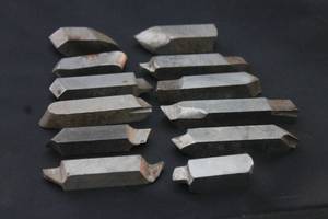 lot 89 image: TOTAL OF 12 ASSORTED SIZE LATHE TOOL CUTTING BITS  SEE PICS&nbsp