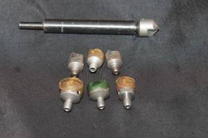 lot 94 image: DOG LEG DEBURRING TOOL (&nbsp AT470B-1) WITH 6&nbsp VARIOUS SIZE DEBURRING&nbsp DRILL BITS  SEE PICS&nbsp