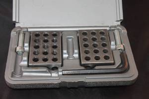 lot 99 image: BROWN &amp SHARPE ULTRA PRECISION GROUND 1-2-3 BLOCK SET IN CARRY CASE&nbsp