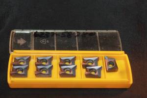 lot 116 image: KENNAMETAL KC525M KENDEX 9PC CARBIDE MILLING INSERTS IN CASE  SEE PICS&nbsp