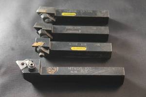 lot 132 image: TOTAL OF 4 KENNAMETAL  MTVOR-103 INDEXABLE LATHE TURNING TOOL HOLDERS&nbsp