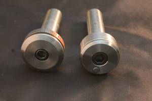 lot 140 image: TOTAL OF 2 HSS SLITTING SAW HOLDER ARBOR SHANKS&nbsp