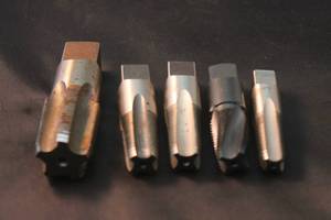 lot 176 image: TOTAL OF 5&nbsp ASSORTED BRAND NPT TAPER PIPE TAPS 4 FLUTE &amp 5 FLUTE , 34-14 , 38 - 18 ,&nbsp 14 -18  SEE PICS&nbsp