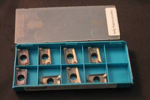 lot 182 image: INGERSOLL 6287-53358 CARBIDE MILLING 8PC INSERTS IN CASE&nbsp