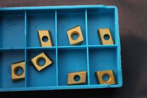 lot 183 image: INGERSOLL 53984 CARBIDE MILLING 7PC INSERTS IN CASE&nbsp