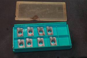 lot 194 image: TOTAL OF 8 INGERSOLL CARBIDE MILLING INSERTS 9BD71 , GRADE 247 IN CASE&nbsp