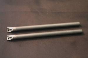 lot 197 image: TOTAL OF 2 CIRCLE MACHINE CO , FCBI-250-4-5R SOLID CARBIDE INDEXABLE GROOVING BARS , 32040&nbsp
