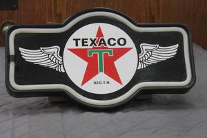lot 7 image: VINTAGE TEXACO LED NEON LIGHT UP SIGN&nbsp