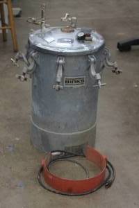 lot 27 image: LAGRANGE PRODUCTS BINKS&nbsp PAINT PRESSURE LIDDED TANK POT WITH HANDLES AND INDUSTRIAL HEATING PAD&nbsp ,&nbsp 24 H X 15 DIAM&nbsp