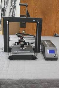 lot 58 image: MONOPRICE MAKER SELECT 3D PRINTER WITH MANUAL &amp BOROGLASS PLATE MODEL 13860&nbsp