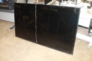 lot 124 image: VIZIO 75 HOME THEATER TELEVISION E75-E3  SCREEN NEED REPAIR&nbsp