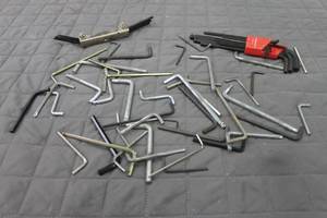 lot 127 image: LOT OF ASSORTED SIZE HEX KEYS&nbsp