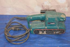lot 10 image: MAKITA 9910 BELT SANDER&nbsp