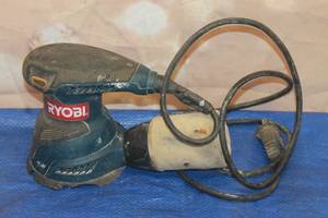lot 11 image: RYOBI RS290 RANDOM ORBITAL SANDER WITH BAG&nbsp