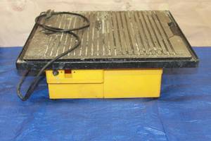lot 26 image: QEP PORTABLE CERAMIC TILE WET SAW&nbsp
