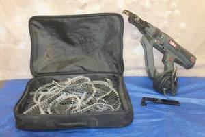 lot 29 image: SENCO DS235-AC&nbsp SCREW DRIVER WITH GENEROUS AMOUNT OF NAILS AND ACCESSORIES &amp CARRY CASE  SEE PICS&nbsp