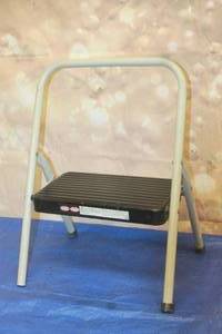 lot 30 image: ONE STEP STOOL 11-691CLGH&nbsp