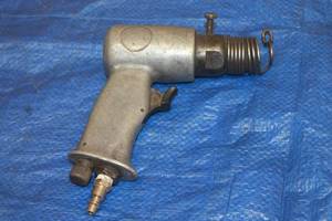 lot 37 image: PNEUMATIC AIR RIVET DRILL&nbsp
