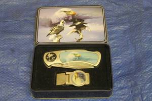 lot 57 image: VINTAGE COLLECTIBLE EAGLE FOLDING POCKET KNIFE &amp MONEY CLIP IN TIN CASE&nbsp