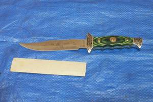 lot 61 image: VINTAGE DAVY CROCKETT SIGNED COLLECTORS STAINLESS STEEL&nbsp KNIFE&nbsp  THE WILD WEST BOWIE KNIFE  NO 3&nbsp&nbsp