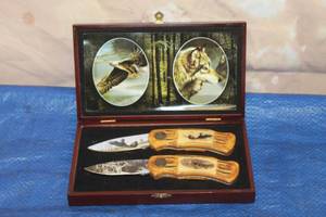 lot 64 image: WILD OUTDOORS EAGLE &amp WOLFE&nbsp FAUX BONE HANDLE STAINLESS STEEL BLADE FOLDING POCKET KNIVES&nbsp IN WOOD STORAGE CASE&nbsp