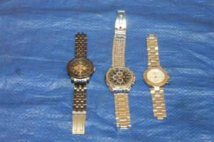 lot 74 image: TOTAL OF 3 ASSORTED BRAND MENS QUARTZ STEEL BAND WATCHES  STEEL BANDS NEED WORK SEE PICS&nbsp