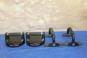 lot 99 image: TOTAL OF 2 SET OF PUSH UP STANDS , PERFECT PUSHUP &amp GOLD GYM&nbsp