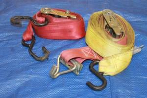 lot 103 image: TOTAL OF 2 HEAVY DUTY RATCHET TIE DOWN STRAPS WITH HOOKS&nbsp