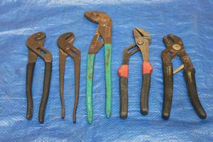 lot 107 image: TOTAL OF 5 ASSORTED BRANDS TONGUE AND GROOVE CHANNELLOCK PLIERS  SEE PICS&nbsp