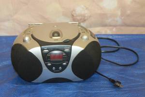 lot 109 image: DURABRAND CD PLAYER WITH AMFM RECEIVER , CD-1095&nbsp