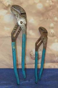 lot 132 image: 2 CHANNEL LOCK TONGUE AND GROOVE PLIERS 17 AND 12
