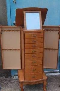 lot 137 image: UNITED STATE PATENT NO. D301416 JEWELRY CHEST 41 TALL