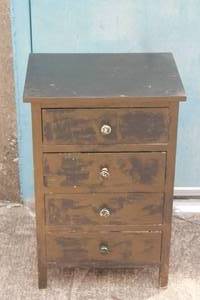lot 153 image: WOODEN 4 DRAWER OFF THE FLOOR NIGHTSTAND&nbsp