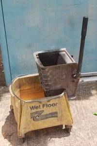 lot 155 image: RUBBERMAID COMMERCIAL MOP BUCKET