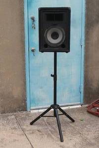 lot 157 image: FENDER 110XP SPEAKER ON TRIPOD STAND&nbsp