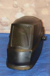 lot 176 image: LINCOLN WELDER WELDING HELMET S27978-18