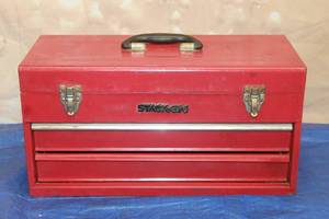 lot 177 image: STACK ON METAL TOOL BOX 20 LONG