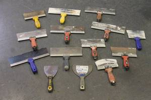 lot 185 image: 14 STAINLESS STEEL ASSORTED SIZE DRYWALL KNIVES&nbsp