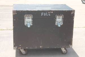 lot 190 image: TRAVEL ROADIE CASE ON CASTERS