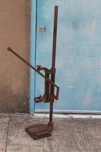 lot 191 image: VINTAGE STOUX 1556 BENCHTOP&nbsp DRILL PRESS STAND