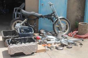 lot 199 image: YAMAHA MOTORCYCLE FRAME WITH REPAIR MANUAL AND LOTS OF PARTS INCLUDING GAS TANK SEAT EXHAUST AND MORE. SOLD AS PROJECT NOT FOR ON ROAD USE NO TITLE