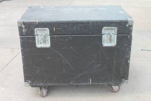 lot 216 image: TRAVEL ROADIE CASE ON CASTERS