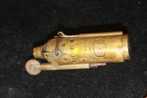 lot 245 image: VINTAGE WWII BRASS TRENCH LIGHTER&nbsp