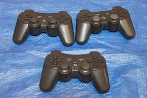 lot 252 image: TOTAL OF 3 PLAYSTATION 3 WIRELESS CONTROLLERS , CECHZC2U&nbsp