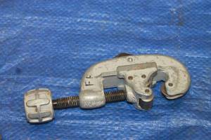 lot 257 image: TOTAL OF 2&nbsp RIDGID SCREW FEED TUBING AND CONDUIT CUTTERS , NO. 15&nbsp
