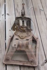 lot 5 image: VINTAGE CHICAGO&nbsp NYE TOOL No. 71&nbsp PIPE VISE&nbsp