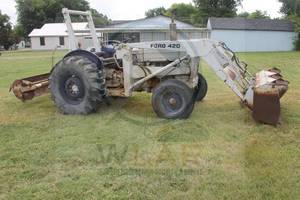 lot 63 image: FORD 420 SERIAL # CL18996 2108 HOURSFORD SERIES 735 LOADERSTARTS RUNS AND DRIVE COMES WITH ORIGINAL MANUALSCLICK PIC TO WATCH VIDEO AND READ DISCLAIMER